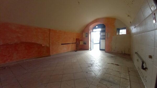 Appartamento su II livelli con locale commerciale in zona Via Castel del Monte - immagine 10