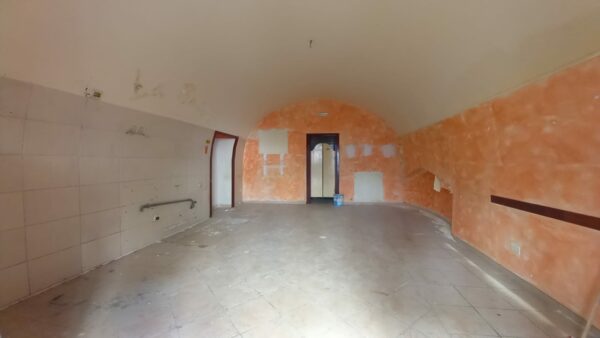Appartamento su II livelli con locale commerciale in zona Via Castel del Monte - immagine 13