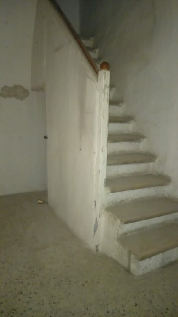 Appartamento su II livelli con locale commerciale in zona Via Castel del Monte - immagine 2