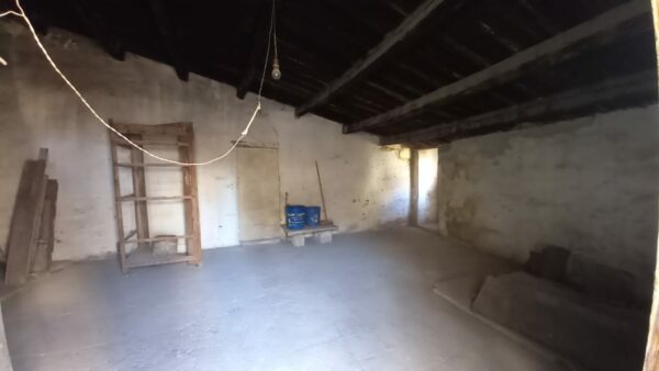 Appartamento su II livelli con locale commerciale in zona Via Castel del Monte - immagine 22