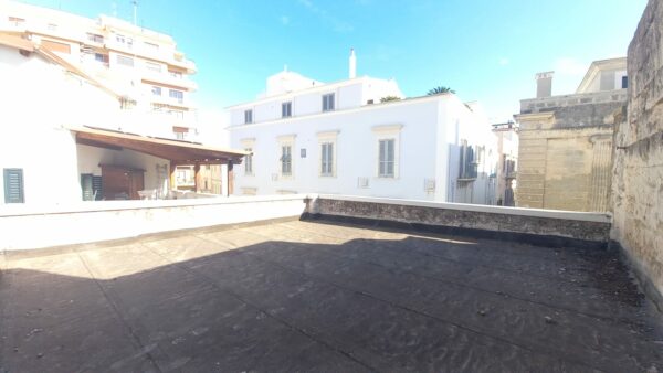 Appartamento su II livelli con locale commerciale in zona Via Castel del Monte - immagine 24