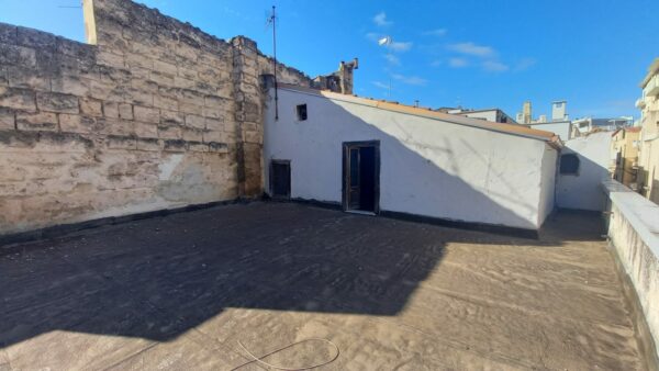 Appartamento su II livelli con locale commerciale in zona Via Castel del Monte - immagine 25
