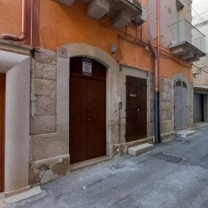 Locale uso abitazione in zona Via Alcide de Gasperi