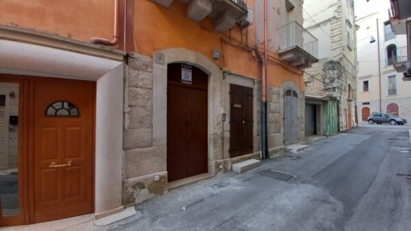Locale uso abitazione in zona Via Alcide de Gasperi