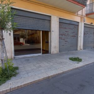 Locale commerciale in zona Viale Cadorna