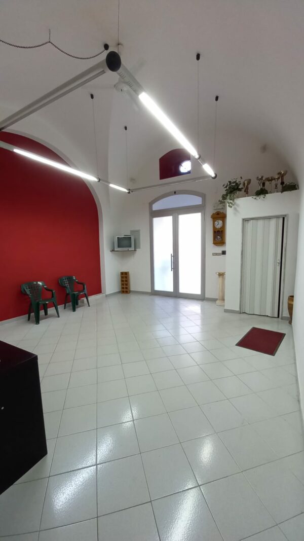 Locale commerciale in zona Piazza Grenoble - immagine 2