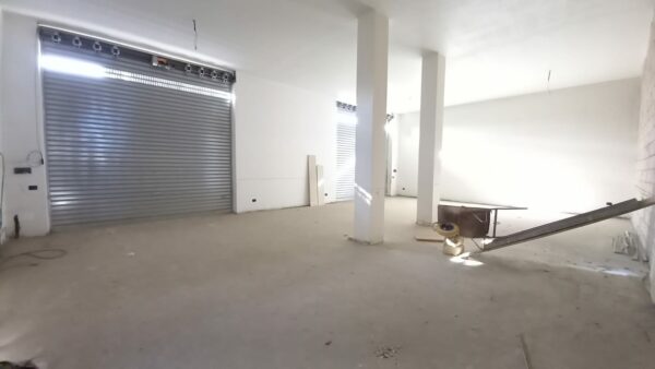 Indipendente con capannone in zona Via Gravina - immagine 14