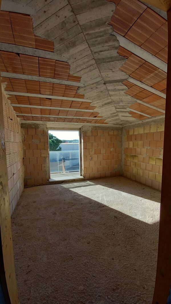 Indipendente con capannone in zona Via Gravina - immagine 13