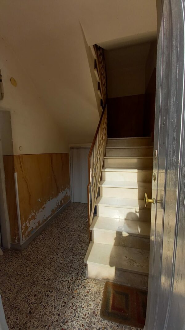 Indipendente su II livelli in zona Viale Friuli - immagine 2