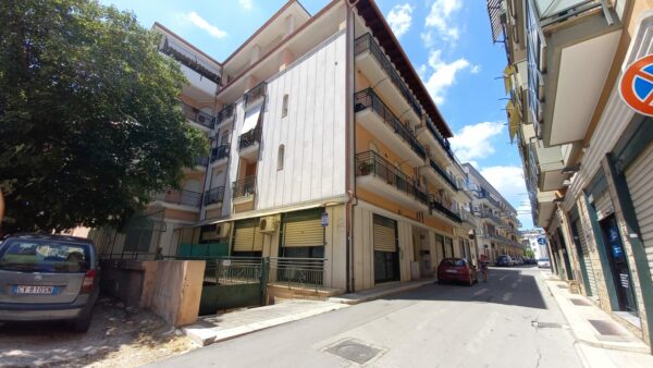 Locale Artigianale in zona Via Andria - immagine 2
