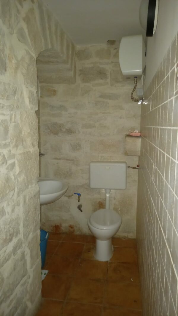 Locale uso studio + Cantina in zona Via Castel del Monte - immagine 7