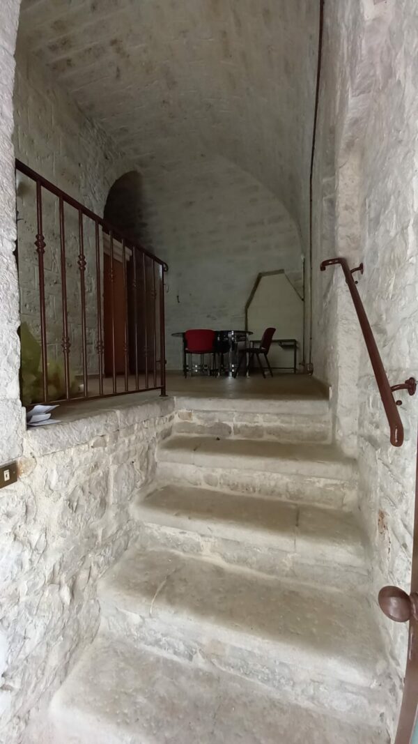 Locale uso studio + Cantina in zona Via Castel del Monte - immagine 2