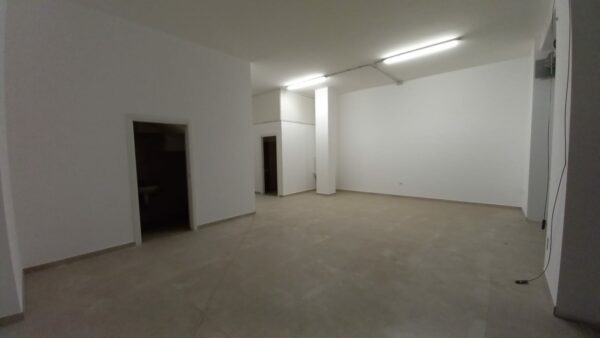 Locale commerciale in zona Via Alcide de Gasperi - immagine 3
