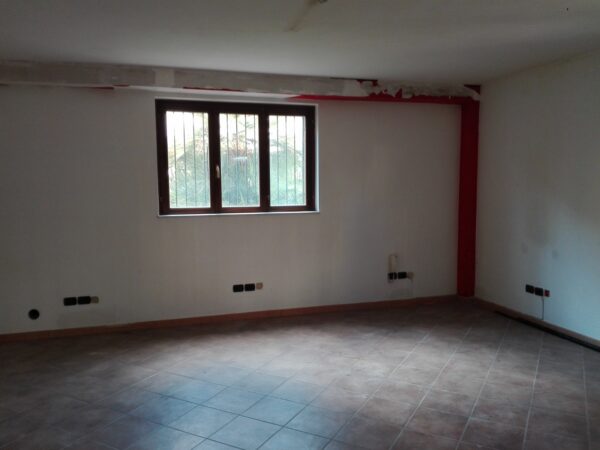 Locale Artigianale in zona Via Giappone - immagine 2