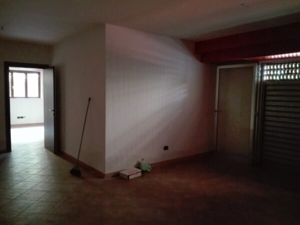 Locale Artigianale in zona Via Giappone - immagine 5