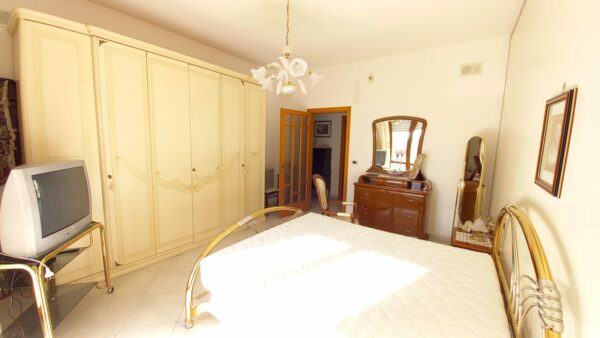 Appartamento con ascensore + box auto a Trani - immagine 6