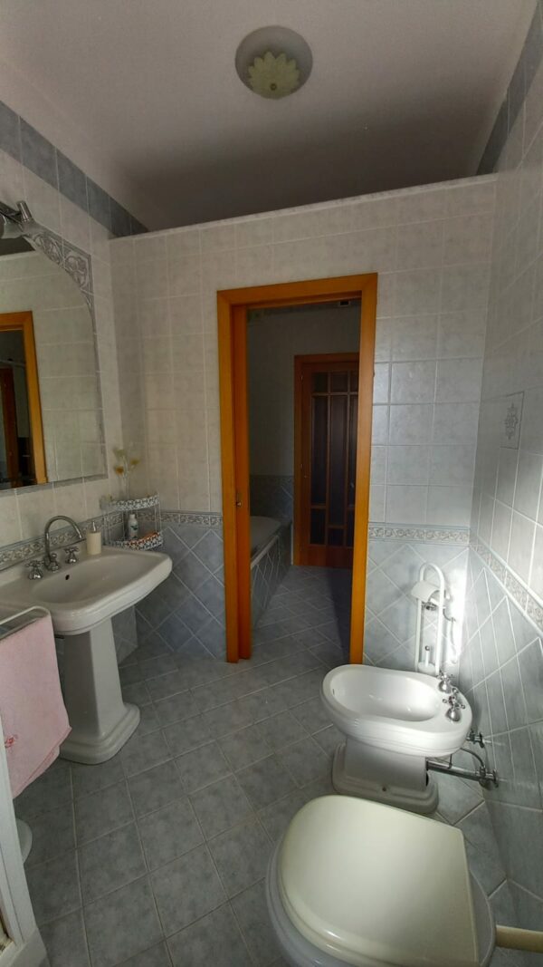 Appartamento con ascensore + box auto a Trani - immagine 14