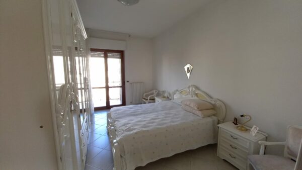 Appartamento con ascensore + box auto a Trani - immagine 4