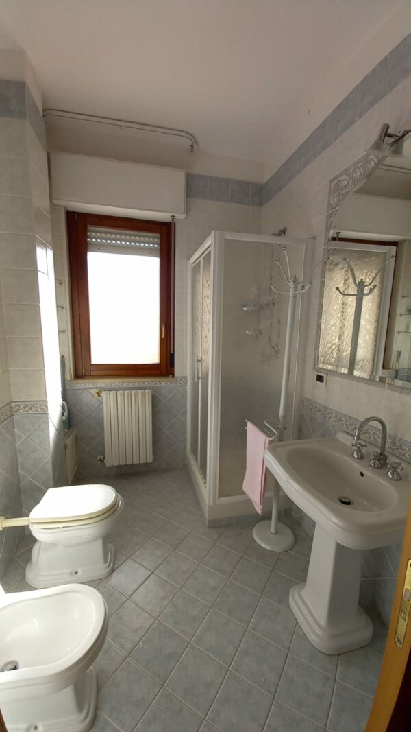 Appartamento con ascensore + box auto a Trani - immagine 12