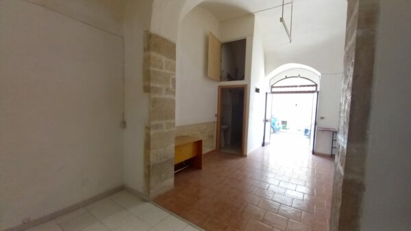 Locale uso abitazione in zona Piazza Buonarroti - immagine 5