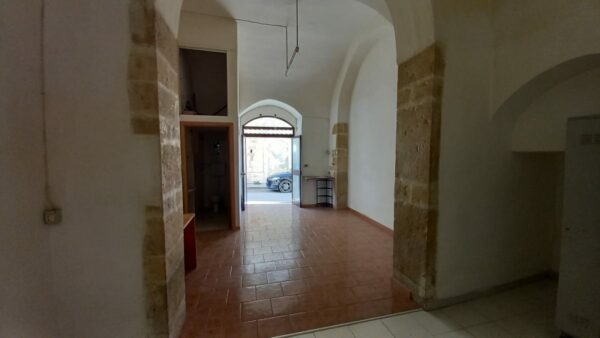 Locale uso abitazione in zona Piazza Buonarroti - immagine 2