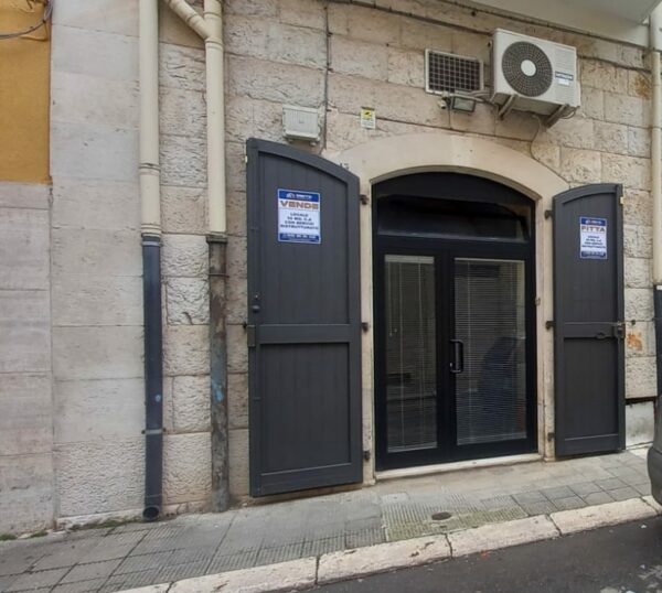 Locale uso abitazione in zona Piazza Indipendenza