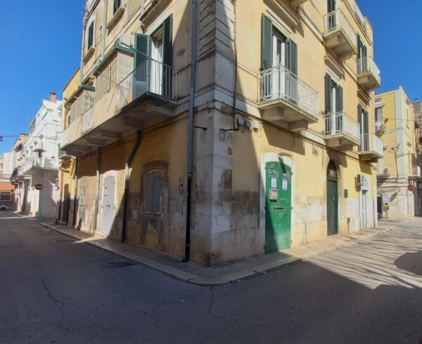 Locale uso abitazione in zona Via Aldo Moro