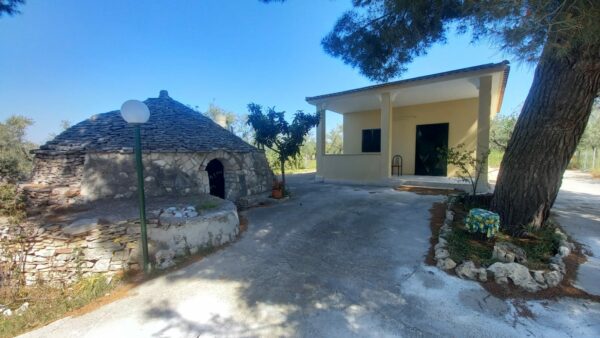 Villino con trullo