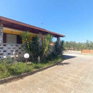 Villino in zona Viale Regio Bosco Comunale