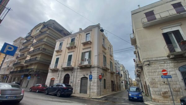 Appartamento con mobilio su II livelli in Via Dante
