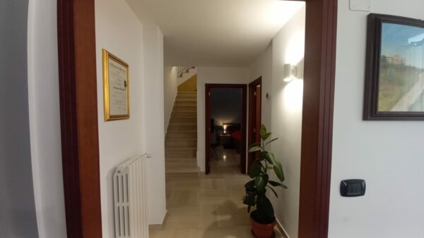 Appartamento con mobilio su II livelli in Via Dante - immagine 5