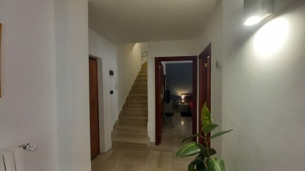 Appartamento con mobilio su II livelli in Via Dante - immagine 2