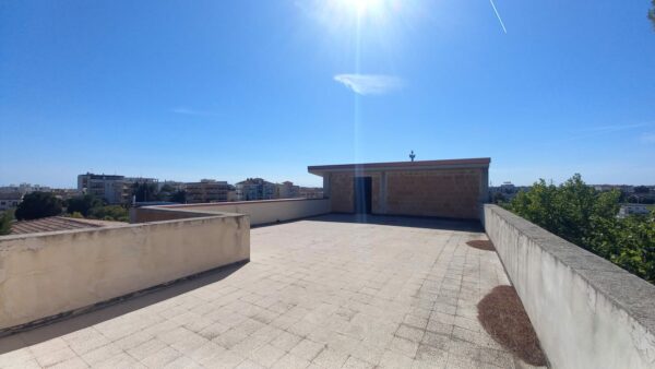 Villa + capannone zona Via Gravina - immagine 17