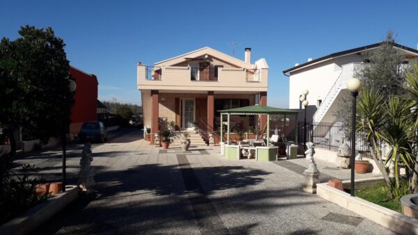 Villa In zona Torre Palomba