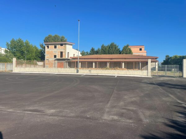 Villa + capannone zona Via Gravina