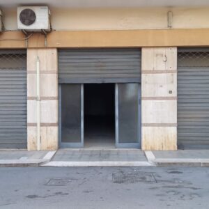 Locale commerciale in zona Piazza XXI Febbraio