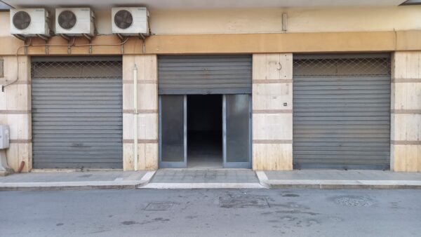 Locale commerciale in zona Piazza XXI Febbraio