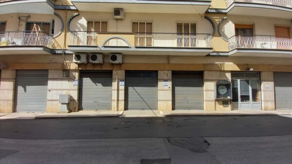 Locale commerciale in zona Piazza XXI Febbraio - immagine 2