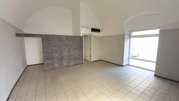 Locale commerciale in zona Via Alcide de Gasperi - immagine 4