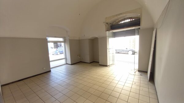 Locale commerciale in zona Via Alcide de Gasperi - immagine 2