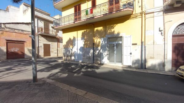 Locale commerciale in zona Piazza Cannizzaro