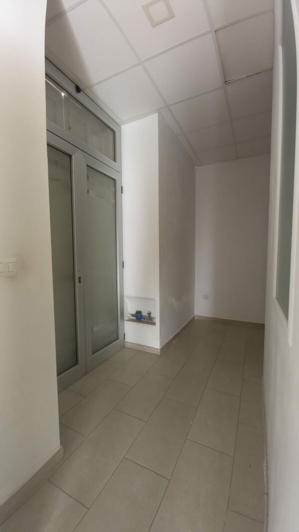 Locale commerciale in zona Piazza Cannizzaro - immagine 9