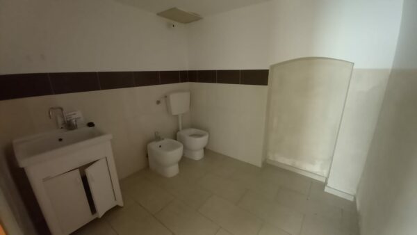 Locale commerciale in zona Piazza Cannizzaro - immagine 7