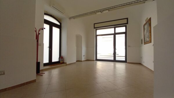 Locale in zona Via Spirito Santo - immagine 2
