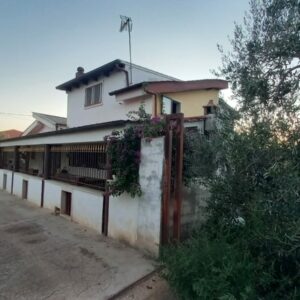 Villa in zona Lago Baione