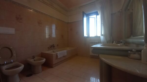 Villa in zona Lago Baione - immagine 11