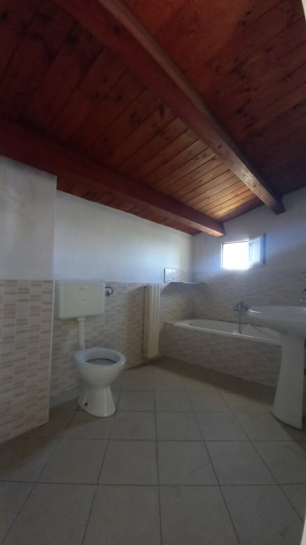 Soluzione su II livelli in zona Via Ruvo - immagine 11