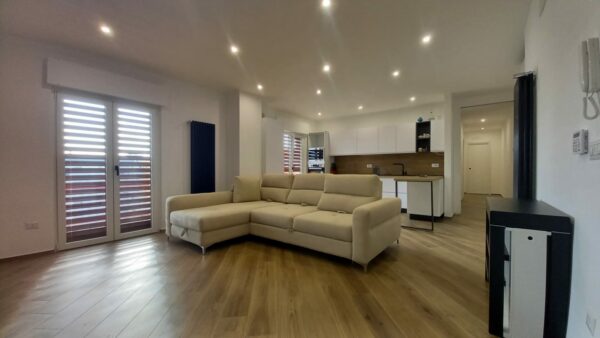 Appartamento con ascensore + garage in zona Via Prenestina - immagine 3