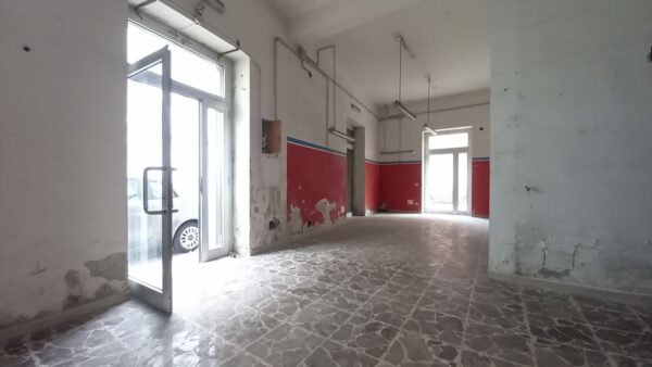Locale commerciale in zona Via Castel del Monte - immagine 2