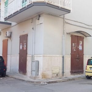 Locale commerciale in zona Via Castel del Monte